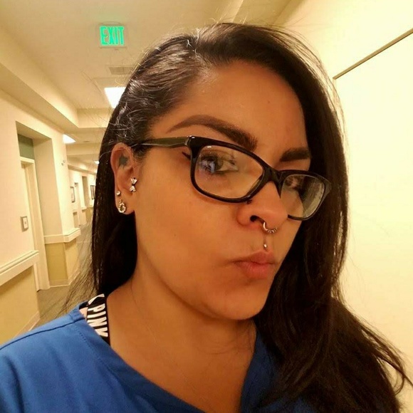 Meet your Posher, Jessica - Picture 3 of 4